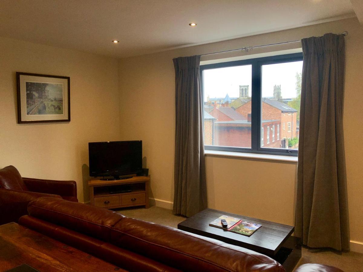 Vikings Two Bedroom Apartment With Free Parking. York Bagian luar foto