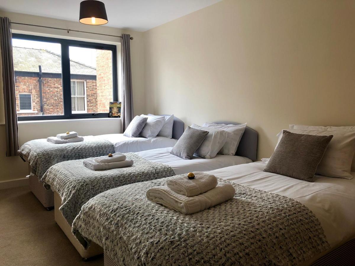 Vikings Two Bedroom Apartment With Free Parking. York Bagian luar foto