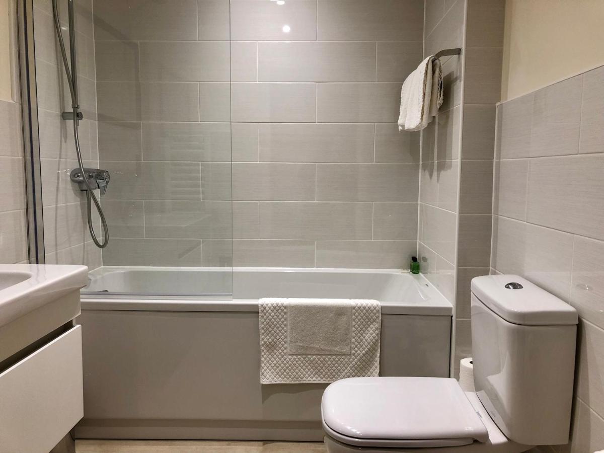 Vikings Two Bedroom Apartment With Free Parking. York Bagian luar foto